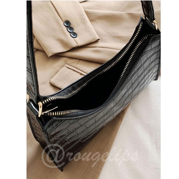 Crocodile Pattern PU Leather Black Baguette Handbag - Picture 4 of 7